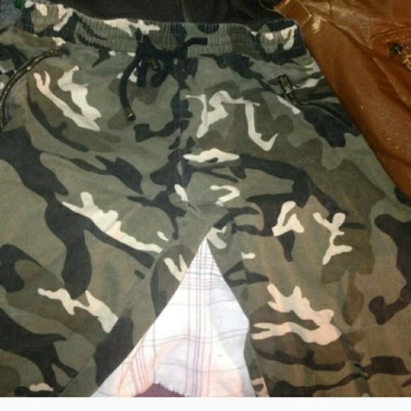 SOLD OUT - Picture 7 of 8